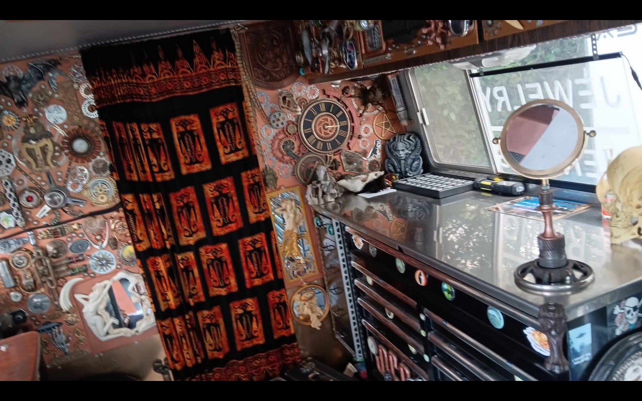 DNA Jewelry Store Customer 39 